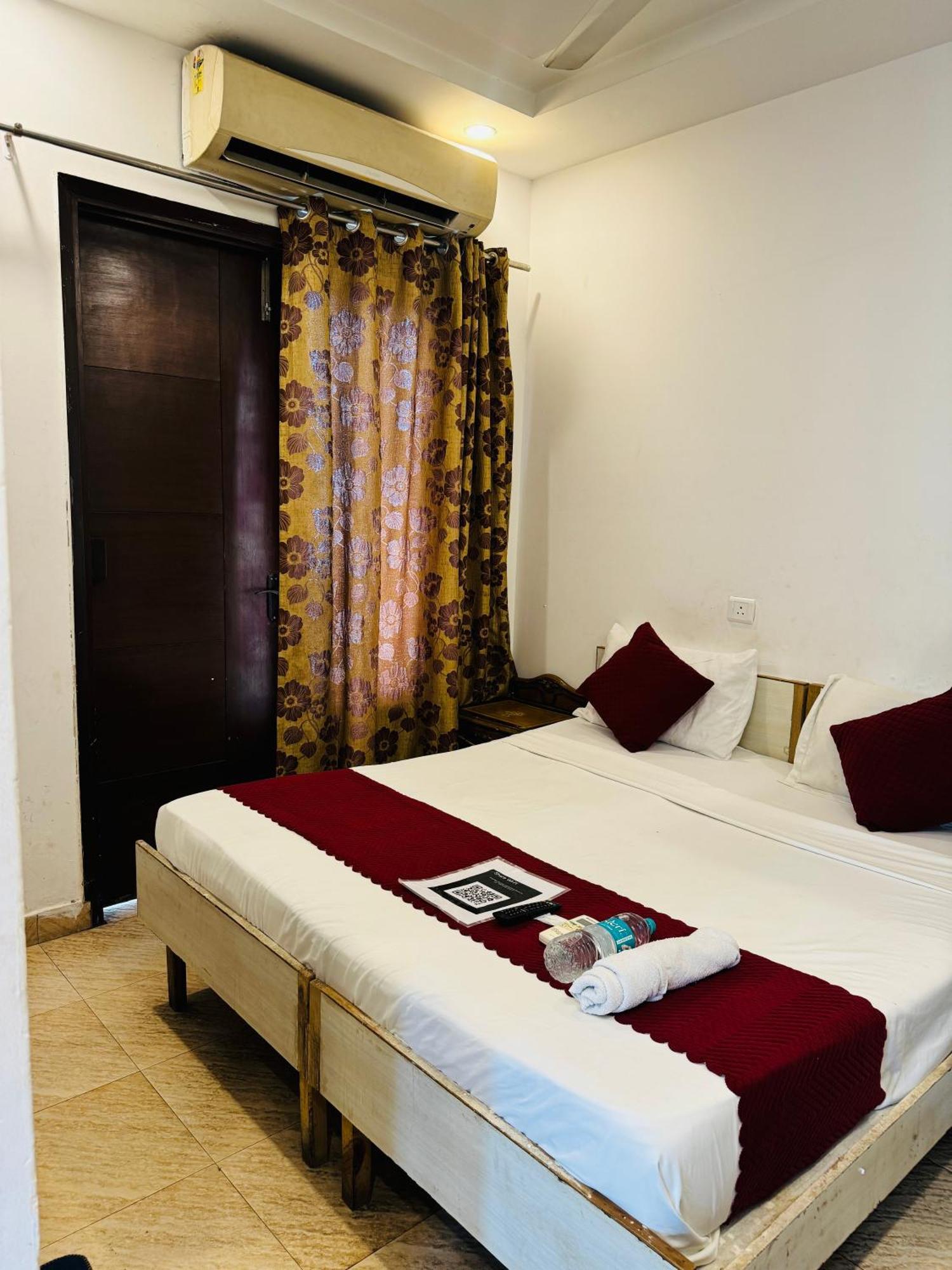 Hotel Bir Homes Near Hazrat Nizamuddin Railway Station 3*